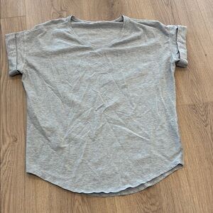 Size 4/6 Lulu tshirt